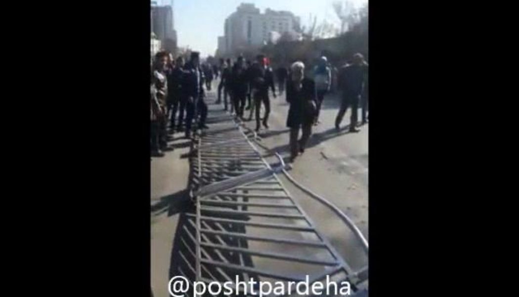 فریاد مرگ بر دیکتاتور در خیابانهای ایران امروز